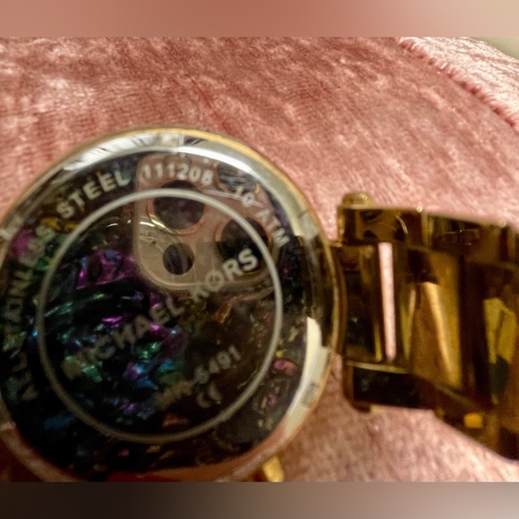 Michael Kors Rose Gold Watch - Picture 5 of 6